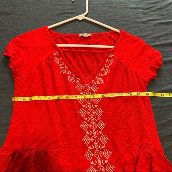 Red Embroidered Women's Top Eyeshadow XS Millenial Casual Tshirt V Neck - Picture 3 of 5